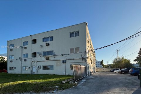 Propiedad comercial en venta en Miami, Florida № 1983477 - foto 4