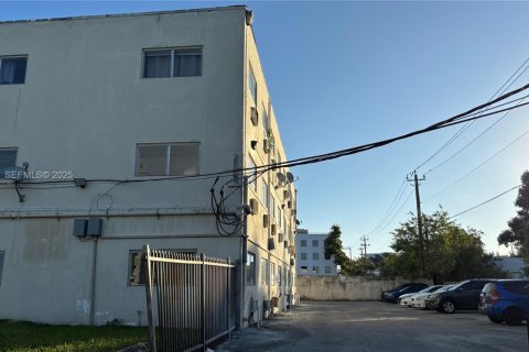 Propiedad comercial en venta en Miami, Florida № 1983477 - foto 3