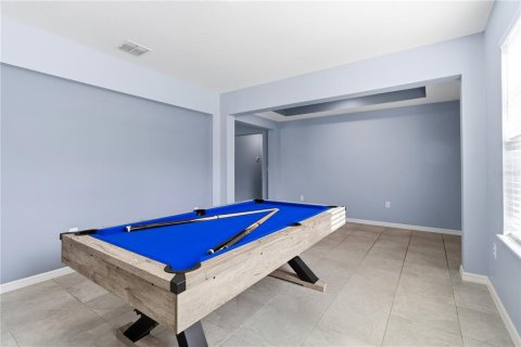 House in Weeki Wachee, Florida 4 bedrooms, 228.08 sq.m. № 2297248 - photo 8