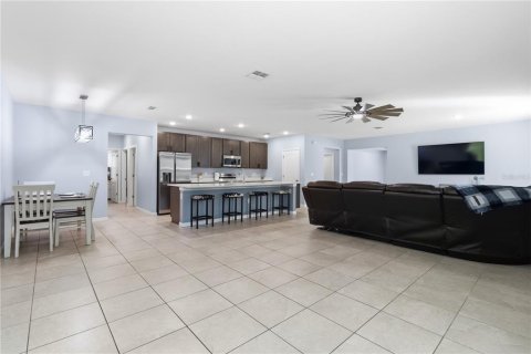 House in Weeki Wachee, Florida 4 bedrooms, 228.08 sq.m. № 2297248 - photo 14