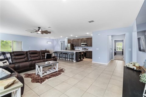 House in Weeki Wachee, Florida 4 bedrooms, 228.08 sq.m. № 2297248 - photo 13