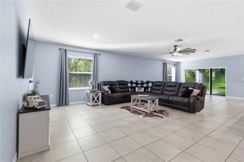 House in Weeki Wachee, Florida 4 bedrooms, 228.08 sq.m. № 2297248 - photo 10