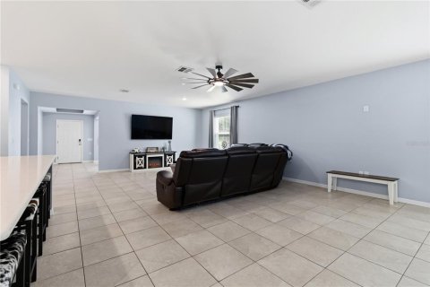 House in Weeki Wachee, Florida 4 bedrooms, 228.08 sq.m. № 2297248 - photo 15