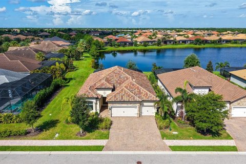 House in Lakewood Ranch, Florida 4 bedrooms, 207.73 sq.m. № 1841381 - photo 3