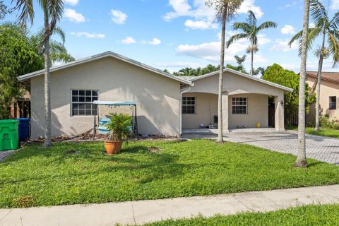 Villa ou maison à Sunrise, Floride 4 chambres, 153.94 m2 № 2357745