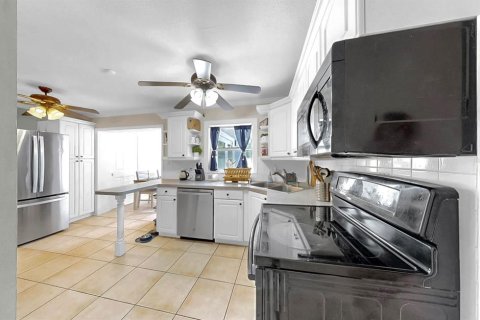 House in Clearwater, Florida 3 bedrooms, 118.17 sq.m. № 1854191 - photo 12