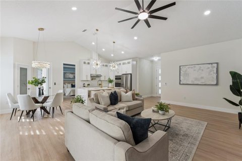 Villa ou maison à vendre à Apopka, Floride: 4 chambres, 185.25 m2 № 2425685 - photo 12
