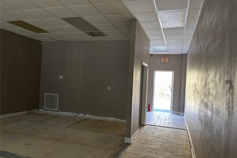 Immobilier commercial à louer à Land O' Lakes, Floride: 111.48 m2 № 2105131 - photo 3