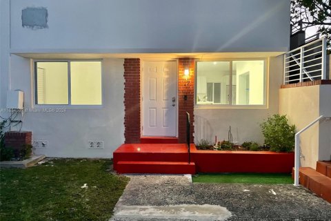 Condo in Miami Beach, Florida, 1 bedroom  № 1712862 - photo 1