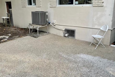 Condo in Miami Beach, Florida, 1 bedroom  № 1712862 - photo 15