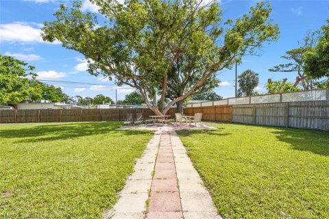 House in Sarasota, Florida 2 bedrooms, 131.55 sq.m. № 1787922 - photo 30