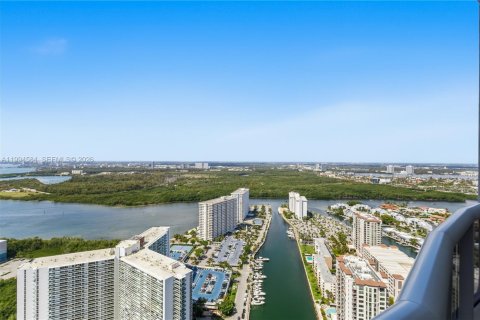 Condominio en venta en Sunny Isles Beach, Florida, 3 dormitorios, 237.64 m2 № 2255893 - foto 19