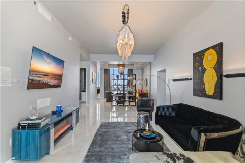 Condominio en venta en Sunny Isles Beach, Florida, 3 dormitorios, 237.64 m2 № 2255893 - foto 13