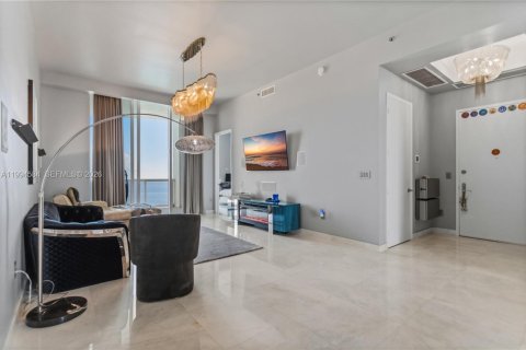 Condominio en venta en Sunny Isles Beach, Florida, 3 dormitorios, 237.64 m2 № 2255893 - foto 4