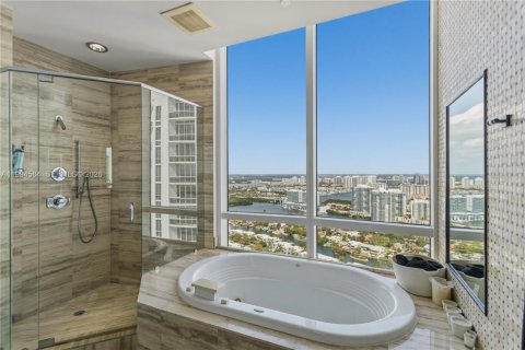 Condominio en venta en Sunny Isles Beach, Florida, 3 dormitorios, 237.64 m2 № 2255893 - foto 27
