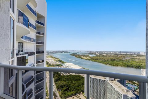 Condominio en venta en Sunny Isles Beach, Florida, 3 dormitorios, 237.64 m2 № 2255893 - foto 18