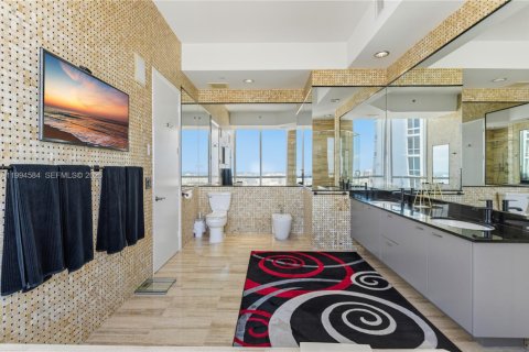 Condominio en venta en Sunny Isles Beach, Florida, 3 dormitorios, 237.64 m2 № 2255893 - foto 28