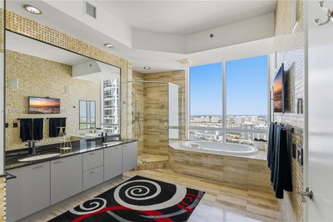 Condominio en venta en Sunny Isles Beach, Florida, 3 dormitorios, 237.64 m2 № 2255893 - foto 26