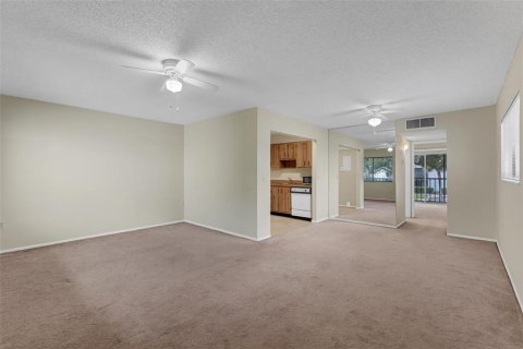 Condo in Orlando, Florida, 1 bedroom № 2101267 - photo 3
