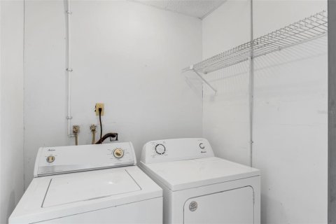 Condo in Orlando, Florida, 1 bedroom № 2101267 - photo 14