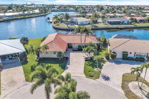 Villa ou maison à vendre à Punta Gorda, Floride: 2 chambres, 162.39 m2 № 2101761 - photo 2