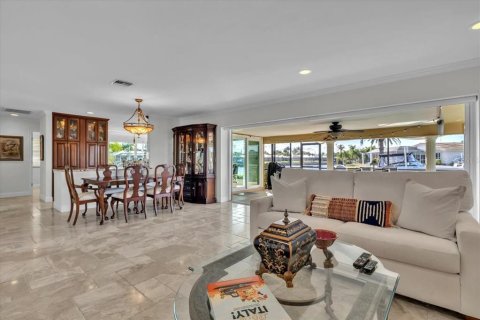 Villa ou maison à vendre à Punta Gorda, Floride: 2 chambres, 162.39 m2 № 2101761 - photo 4