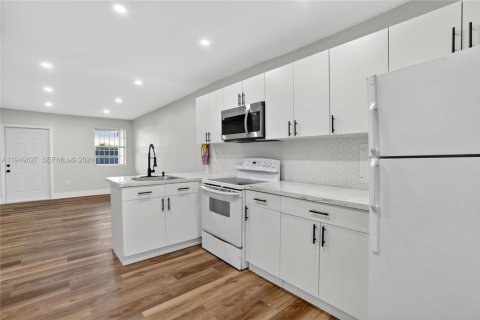 Снять в аренду квартиру в Майами, Флорида 2 спальни, 74.32м2, № 2005519 - фото 9