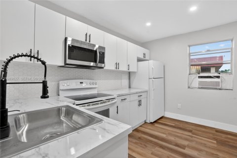 Снять в аренду квартиру в Майами, Флорида 2 спальни, 74.32м2, № 2005519 - фото 8