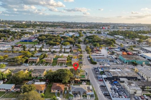 Снять в аренду квартиру в Майами, Флорида 2 спальни, 74.32м2, № 2005519 - фото 19