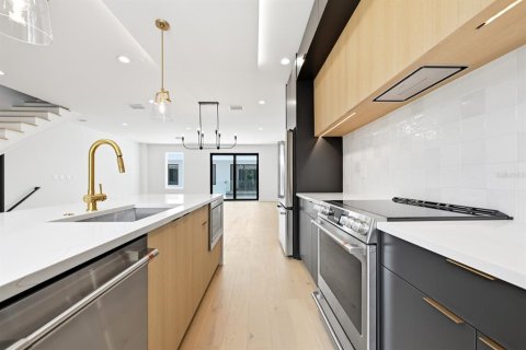 Touwnhouse à vendre à Tampa, Floride: 3 chambres, 220.83 m2 № 2306814 - photo 7