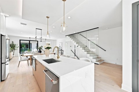 Touwnhouse à vendre à Tampa, Floride: 3 chambres, 220.83 m2 № 2306814 - photo 5
