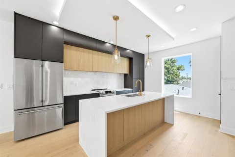 Touwnhouse à vendre à Tampa, Floride: 3 chambres, 220.83 m2 № 2306814 - photo 6