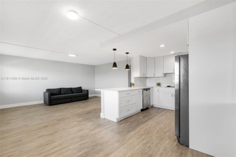 Condo in Boca Raton, Florida, 2 bedrooms  № 1968669 - photo 5