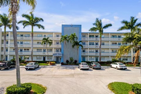 Condo in Boca Raton, Florida, 2 bedrooms  № 1968669 - photo 1