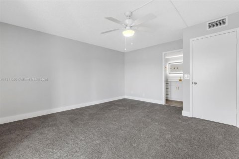 Condo in Boca Raton, Florida, 2 bedrooms  № 1968669 - photo 9