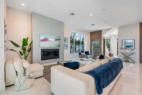 House in Fort Lauderdale, Florida 4 bedrooms, 283.91 sq.m. № 1891888 - photo 7