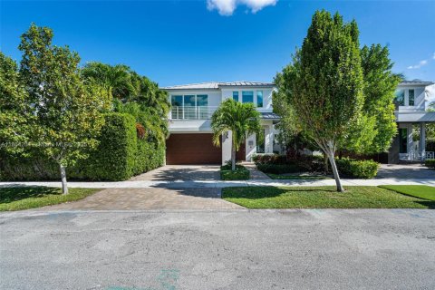 House in Fort Lauderdale, Florida 4 bedrooms, 283.91 sq.m. № 1891888 - photo 1