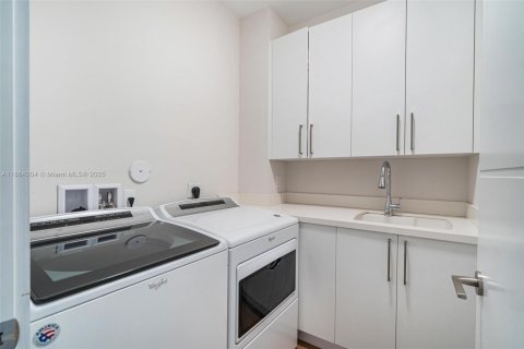 House in Fort Lauderdale, Florida 4 bedrooms, 283.91 sq.m. № 1891888 - photo 22
