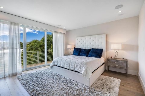 House in Fort Lauderdale, Florida 4 bedrooms, 283.91 sq.m. № 1891888 - photo 15