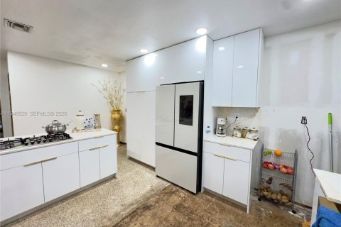 House in Miami Gardens, Florida 4 bedrooms, 143.26 sq.m. № 2007353 - photo 11