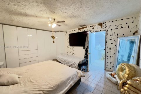 House in Miami Gardens, Florida 4 bedrooms, 143.26 sq.m. № 2007353 - photo 18