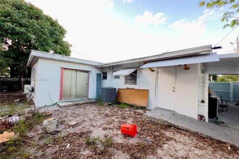 House in Miami Gardens, Florida 4 bedrooms, 143.26 sq.m. № 2007353 - photo 27