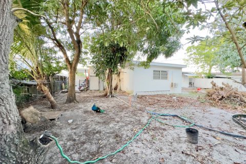 House in Miami Gardens, Florida 4 bedrooms, 143.26 sq.m. № 2007353 - photo 22