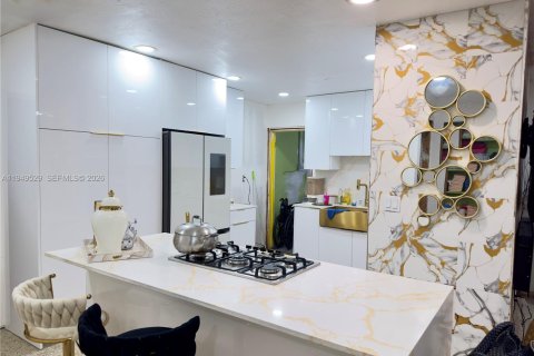 House in Miami Gardens, Florida 4 bedrooms, 143.26 sq.m. № 2007353 - photo 7