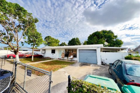 House in Miami Gardens, Florida 4 bedrooms, 143.26 sq.m. № 2007353 - photo 3