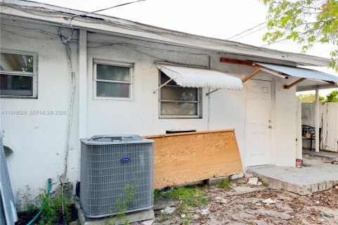 House in Miami Gardens, Florida 4 bedrooms, 143.26 sq.m. № 2007353 - photo 24