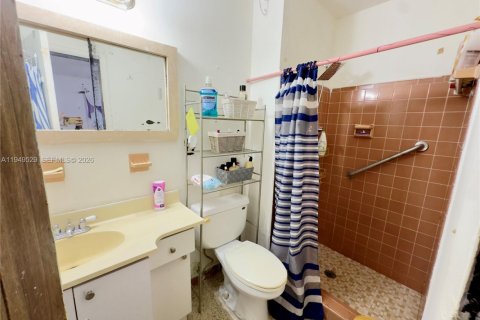 House in Miami Gardens, Florida 4 bedrooms, 143.26 sq.m. № 2007353 - photo 13