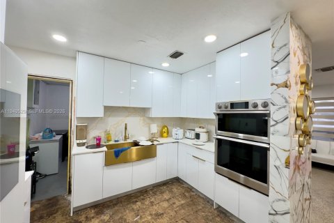 House in Miami Gardens, Florida 4 bedrooms, 143.26 sq.m. № 2007353 - photo 10