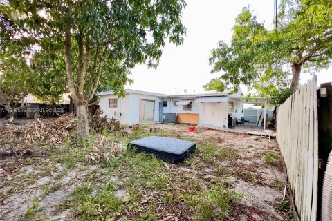 House in Miami Gardens, Florida 4 bedrooms, 143.26 sq.m. № 2007353 - photo 29