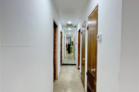 House in Miami Gardens, Florida 4 bedrooms, 143.26 sq.m. № 2007353 - photo 16